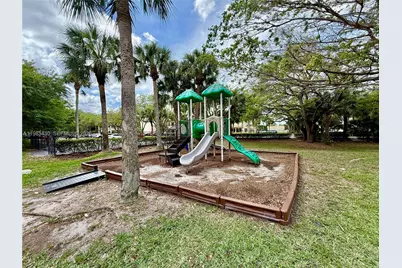 404 Sandtree Dr, Palm Beach Gardens, FL 33403 - Photo 25