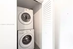 151 SE 1st St, Miami, FL 33131 - Photo 13