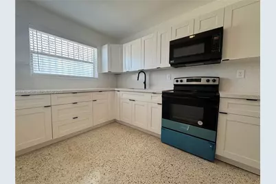 20 W 37th St, Hialeah, FL 33012 - Photo 15