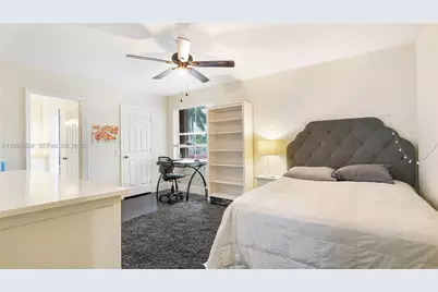 1646 Victoria Pointe Ln, Weston, FL 33327 - Photo 45