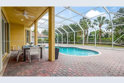 1646 Victoria Pointe Ln, Weston, FL 33327 - Photo 45