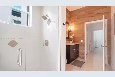 1646 Victoria Pointe Ln, Weston, FL 33327 - Photo 17