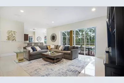 1646 Victoria Pointe Ln, Weston, FL 33327 - Photo 15