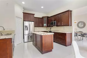 1646 Victoria Pointe Ln, Weston, FL 33327 - Photo 11