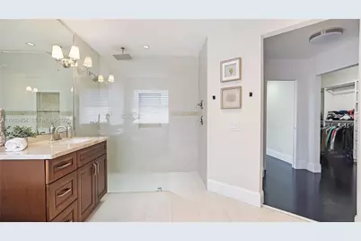 1646 Victoria Pointe Ln, Weston, FL 33327 - Photo 35