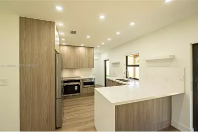 14515 Mahogany Ct, Miami Lakes, FL 33014 - Photo 9