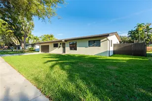 14515 Mahogany Ct, Miami Lakes, FL 33014 - Photo 5