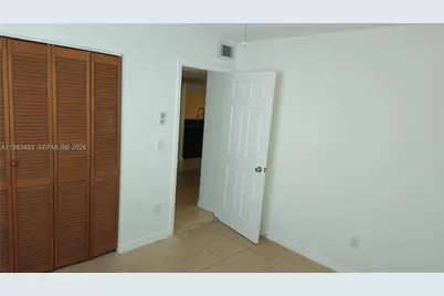 426 NE 210th Cir Ter #101-2, Miami, FL 33179 - Photo 9