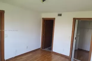 426 NE 210th Cir Terrace, Miami, FL 33179 - Photo 3