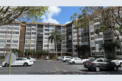 1200 Saint Charles Pl #420, Pembroke Pines, FL 33026 - Photo 3