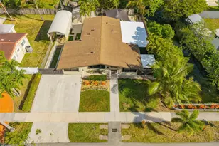 2485 NE 214th St, Miami, FL 33180 - Photo 51