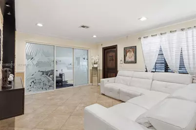 2485 NE 214th St, Miami, FL 33180 - Photo 9