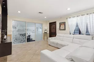 2485 NE 214th St, Miami, FL 33180 - Photo 9