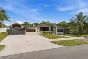 2485 NE 214th St, Miami, FL 33180 - Photo 9