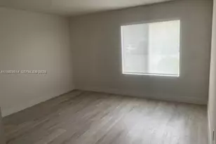 2555 NE 193rd St, Miami, FL 33180 - Photo 17