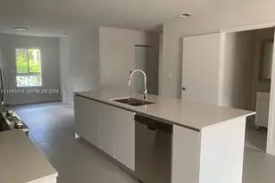 2555 NE 193rd St, Miami, FL 33180 - Photo 3