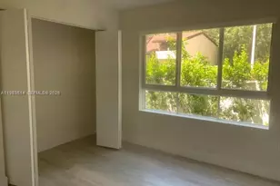 2555 NE 193rd St, Miami, FL 33180 - Photo 9