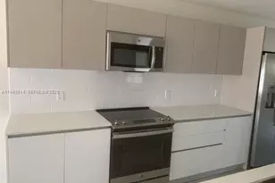 2555 NE 193rd St, Miami, FL 33180 - Photo 7