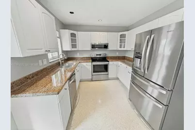 1772 NW 39th St, Oakland Park, FL 33309 - Photo 13