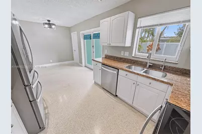 1772 NW 39th St, Oakland Park, FL 33309 - Photo 15