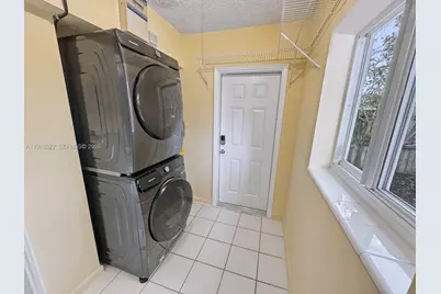 1772 NW 39th St, Oakland Park, FL 33309 - Photo 25