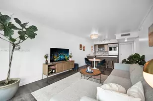 55 SE 6th St, Miami, FL 33131 - Photo 3