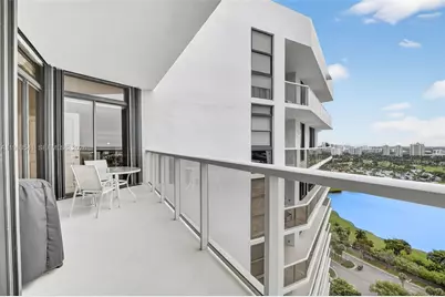 20281 E Country Club Dr #TS 5, Aventura, FL 33180 - Photo 3