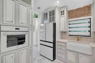 941 NE 119th St, Biscayne Park, FL 33161 - Photo 17