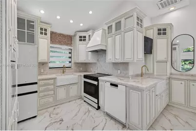 941 NE 119th St, Biscayne Park, FL 33161 - Photo 21