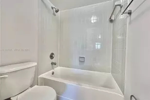 2811 N Oakland Forest Dr, Oakland Park, FL 33309 - Photo 19