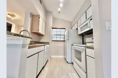 2811 N Oakland Forest Dr #306, Oakland Park, FL 33309 - Photo 5