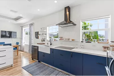 2463 Pine Tree Dr #PH, Miami Beach, FL 33140 - Photo 5