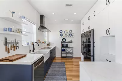 2463 Pine Tree Dr #PH, Miami Beach, FL 33140 - Photo 7