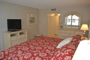 6039 Collins Ave, Miami Beach, FL 33140 - Photo 11