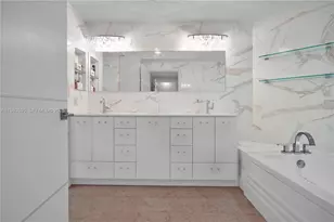 4775 Collins Ave, Miami Beach, FL 33140 - Photo 31