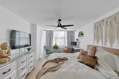 6039 Collins Ave #934, Miami Beach, FL 33140 - Photo 13