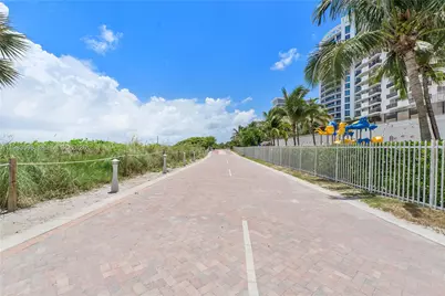 6039 Collins Ave #934, Miami Beach, FL 33140 - Photo 19