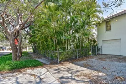 2000 S Miami Ave, Miami, FL 33129 - Photo 21