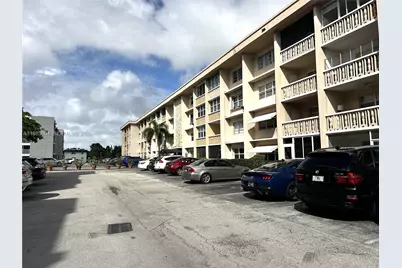 410 SE 2nd St #102, Hallandale Beach, FL 33009 - Photo 11