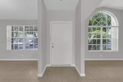10635 NW 54th St, Doral, FL 33178 - Photo 7