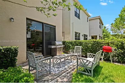 659 NE 191st St, Miami, FL 33179 - Photo 23