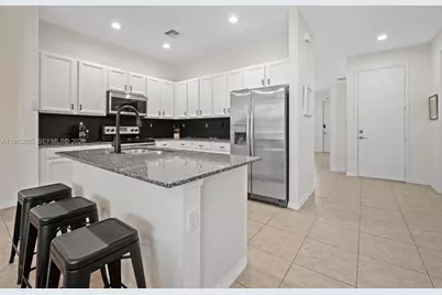 659 NE 191st St, Miami, FL 33179 - Photo 9