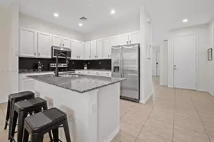 659 NE 191st St, Miami, FL 33179 - Photo 9