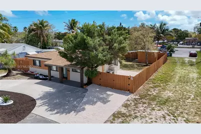 654 NW 45th St, Oakland Park, FL 33309 - Photo 3