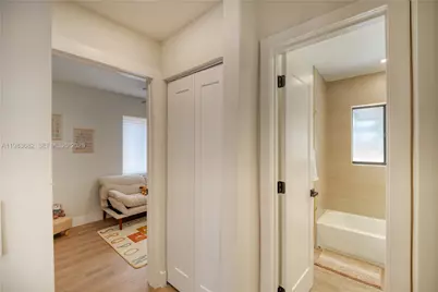 654 NW 45th St, Oakland Park, FL 33309 - Photo 19