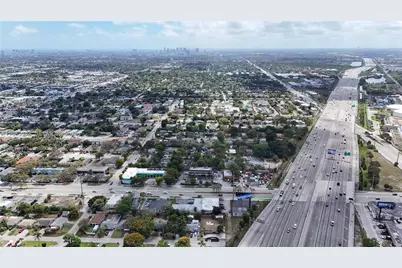 654 NW 45th St, Oakland Park, FL 33309 - Photo 37