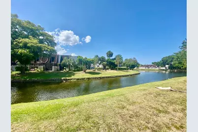 8975 Palm Tree Ln #8975, Pembroke Pines, FL 33024 - Photo 3