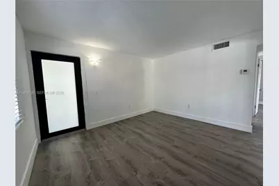 529 SW 4th St #305, Miami, FL 33130 - Photo 11