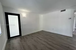 529 SW 4th St, Miami, FL 33130 - Photo 11