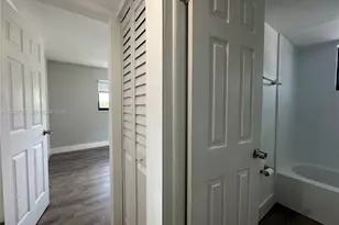 529 SW 4th St, Miami, FL 33130 - Photo 13